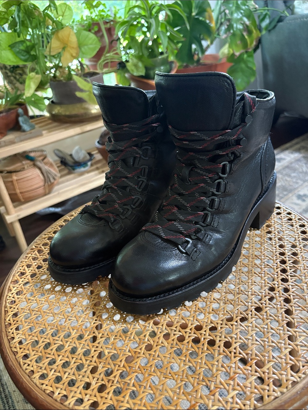 Frye Ulta hiker women’s black leather lace up casual dress combat boots. Siz 7.5